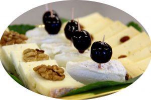 plateau de fromages chèvre, tome et mont de lacaune